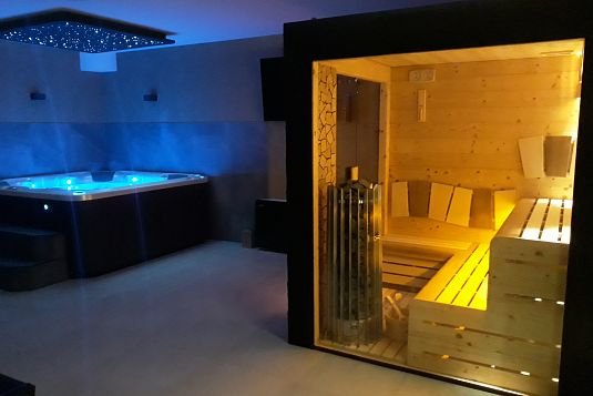 AKCE - VIP zóna - 1 hodina - Privátní wellness a sauna s 2x drinky